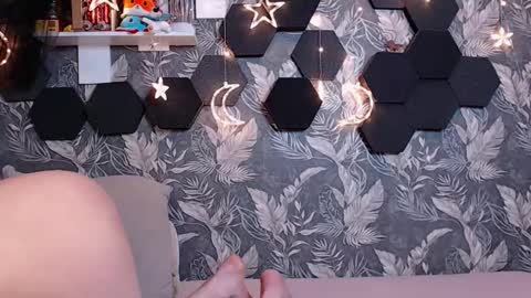 Mia online show from 10-13-25, 03:50