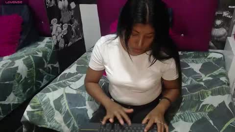 Canela online show from 09-14-25, 03:44