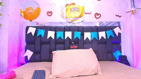 Aura  online show from 09-25-25, 11:58