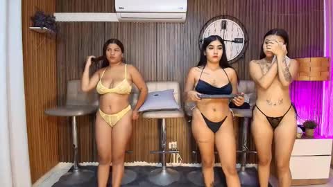 Snapshot of canelasquirtxxx chatting on 04-25-26, 11:13 Sara online show from 04-25-26, 11:13