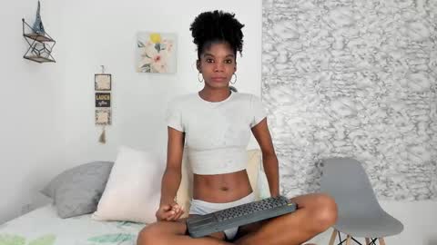 Canhela online show from 10-26-25, 01:28