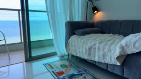 Caroline online show from 09-29-25, 01:11