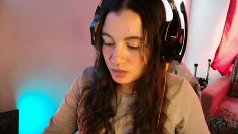 cara890713 online show from 02-18-25, 12:49
