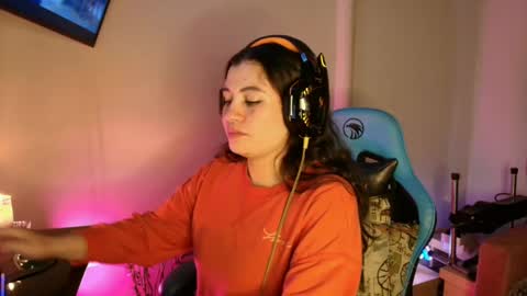 cara890713 online show from 03-04-25, 10:49