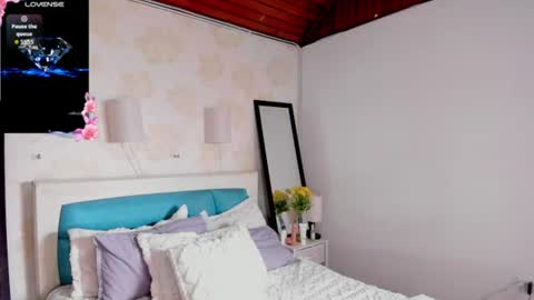 Snapshot of caramel_kiss_ chatting on 06-11-26, 12:47 caramel_kiss_ online show from 06-11-26, 12:47