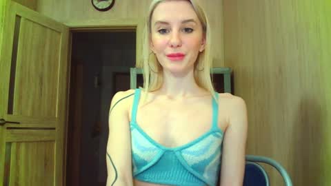 Snapshot of caramel_pie_ chatting on 01-19-25, 06:43 caramel online show from 01-19-25, 06:43