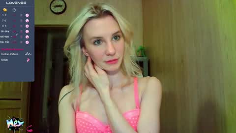 Snapshot of caramel_pie_ chatting on 02-14-25, 07:02 caramel online show from 02-14-25, 07:02