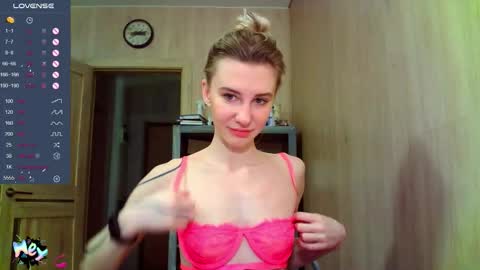 Snapshot of caramel_pie_ chatting on 10-19-25, 02:40 caramel online show from 10-19-25, 02:40