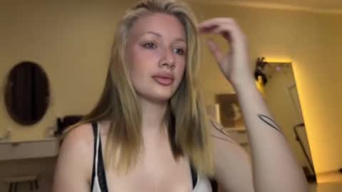 Snapshot of caramel_way chatting on 02-01-26, 07:45 Stella online show from 02-01-26, 07:45