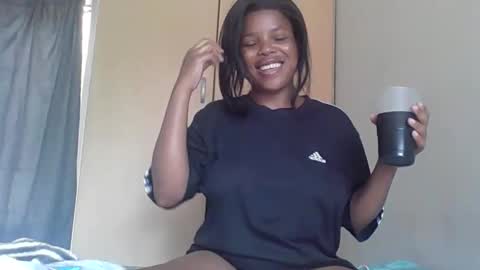 Snapshot of caramelbbe chatting on 02-09-26, 02:10 fifi online show from 02-09-26, 02:10