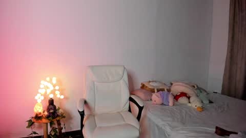 Snapshot of caramelo_xox chatting on 12-24-24, 01:06 online show from 12-24-24, 01:06