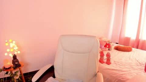 Snapshot of caramelo_xox chatting on 01-10-25, 10:15 online show from 01-10-25, 10:15