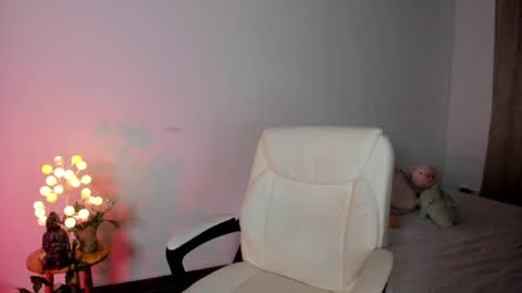 Snapshot of caramelo_xox chatting on 02-14-25, 10:38 online show from 02-14-25, 10:38