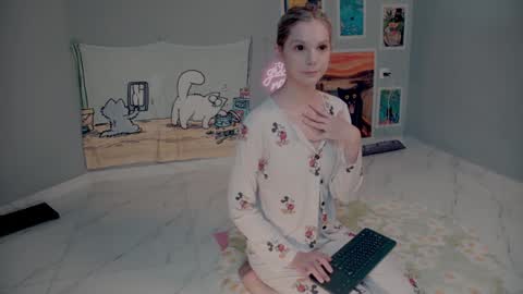 NONA    follow online show from 09-15-25, 04:45