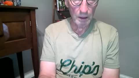 Snapshot of caressluving chatting on 10-20-25, 03:18 Caressluving online show from 10-20-25, 03:18