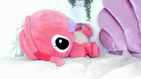 Snapshot of carla_leee chatting on 10-14-25, 11:05 carla_leee online show from 10-14-25, 11:05