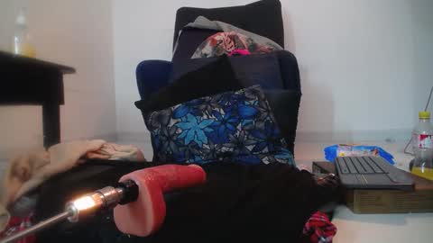 Snapshot of carla_prestige chatting on 01-11-25, 10:18 carla_prestige online show from 01-11-25, 10:18