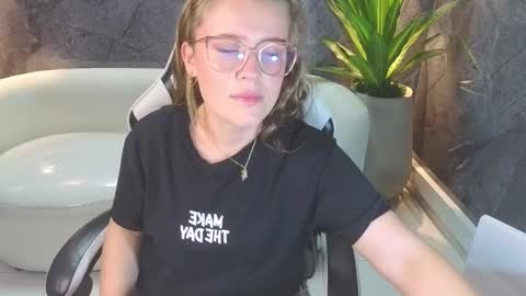 Carla  online show from 10-10-25, 12:59