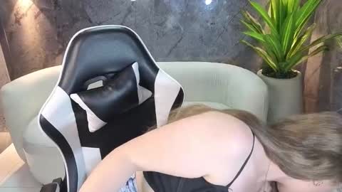 Carla  online show from 10-20-25, 12:49