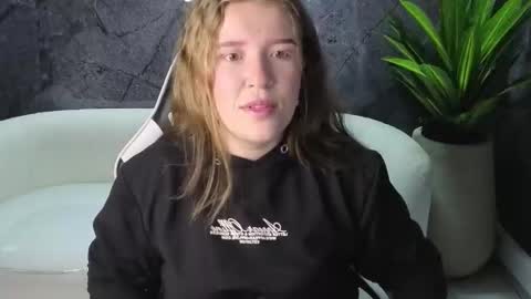 Carla  online show from 11-05-25, 01:11