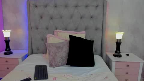 Snapshot of carlabitelly chatting on 05-12-26, 09:12 Carla online show from 05-12-26, 09:12
