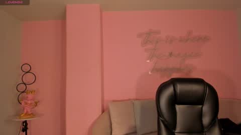 Snapshot of carlasmithx chatting on 10-21-25, 12:06 Carla online show from 10-21-25, 12:06