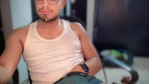 Snapshot of carlcarlinches4 chatting on 03-05-25, 04:34 carlcarlinches4 online show from 03-05-25, 04:34