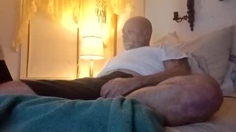 Snapshot of carldhammers chatting on 12-17-25, 09:04 carldhammers online show from 12-17-25, 09:04