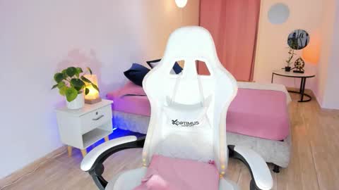 Snapshot of carleewinter chatting on 02-27-26, 01:16 Alejandra online show from 02-27-26, 01:16