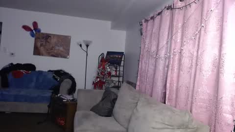 Snapshot of carliecreams chatting on 01-08-25, 03:08 Carlie online show from 01-08-25, 03:08