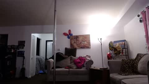 Snapshot of carliecreams chatting on 02-18-25, 11:22 Carlie online show from 02-18-25, 11:22