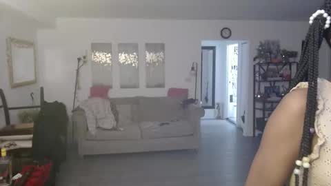 Snapshot of carliecreams chatting on 11-15-25, 07:21 Carlie online show from 11-15-25, 07:21