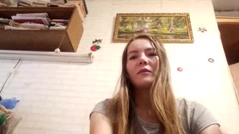 Snapshot of carlietassey chatting on 10-16-25, 11:44 Emily online show from 10-16-25, 11:44