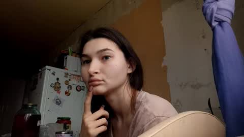 Snapshot of carlinematsuzaki chatting on 02-12-26, 01:06 Jessie online show from 02-12-26, 01:06