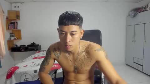 Snapshot of carlitosex09 chatting on 10-16-25, 03:35 master online show from 10-16-25, 03:35