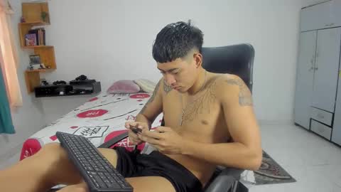 Snapshot of carlitosex09 chatting on 10-17-25, 02:30 master online show from 10-17-25, 02:30