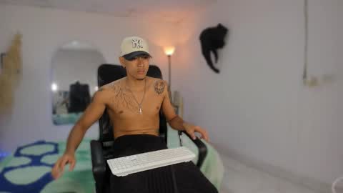 Snapshot of carlitosex09 chatting on 10-27-25, 11:58 master online show from 10-27-25, 11:58