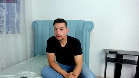 Snapshot of carloholmes chatting on 11-14-25, 11:53 Carlos online show from 11-14-25, 11:53