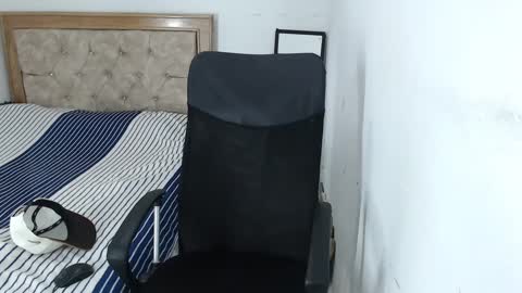 Snapshot of carlossmi01 chatting on 09-13-25, 11:32 carlossmi01 online show from 09-13-25, 11:32