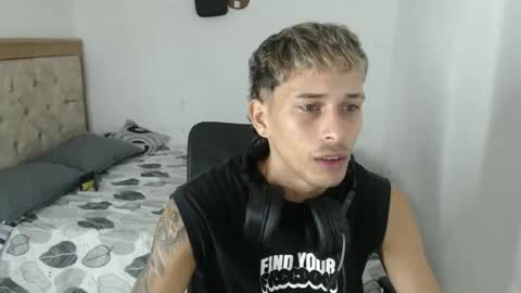 Snapshot of carlossmi01 chatting on 10-09-25, 02:04 carlossmi01 online show from 10-09-25, 02:04