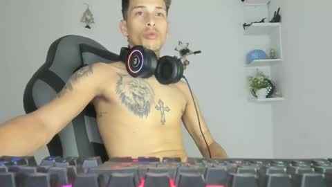 carlossmi01 online show from 01-08-26, 04:15