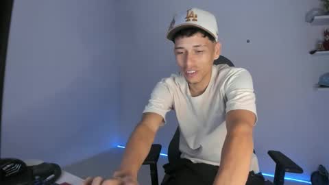 carlossmi01 online show from 04-07-26, 01:22