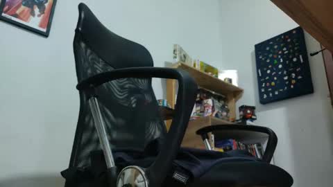 Carlostraboo on of  online show from 11-13-25, 06:12