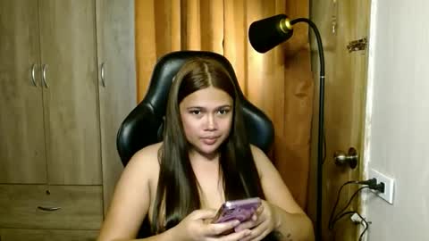 Snapshot of carlota_edwards chatting on 10-25-25, 02:46 Carla online show from 10-25-25, 02:46