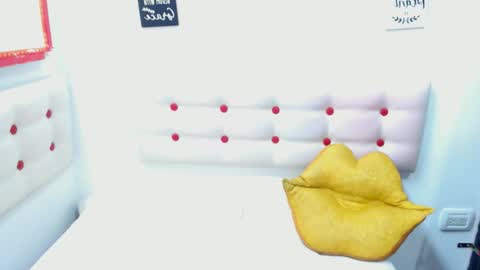Snapshot of carlotadivaxxx chatting on 06-12-26, 06:29 CarlotaDivaxxx online show from 06-12-26, 06:29