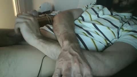 Snapshot of carloxxx24 chatting on 10-01-25, 05:13 DBX online show from 10-01-25, 05:13