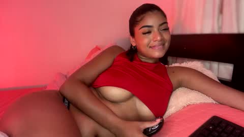 Snapshot of carlymonroee_ chatting on 02-11-25, 04:44 Littlecarly online show from 02-11-25, 04:44