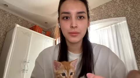 Snapshot of carmenyates chatting on 06-20-26, 06:05 Kim online show from 06-20-26, 06:05