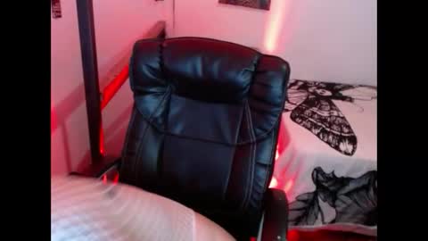Snapshot of carmillaross chatting on 01-10-25, 11:54 CARMILLA ROSS online show from 01-10-25, 11:54