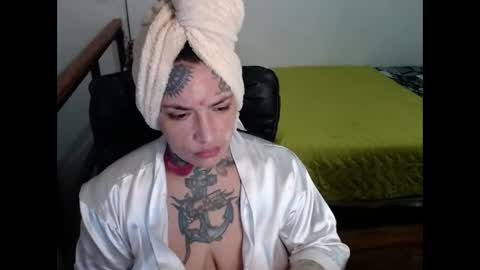 Snapshot of carmillaross chatting on 01-16-25, 12:20 CARMILLA ROSS online show from 01-16-25, 12:20